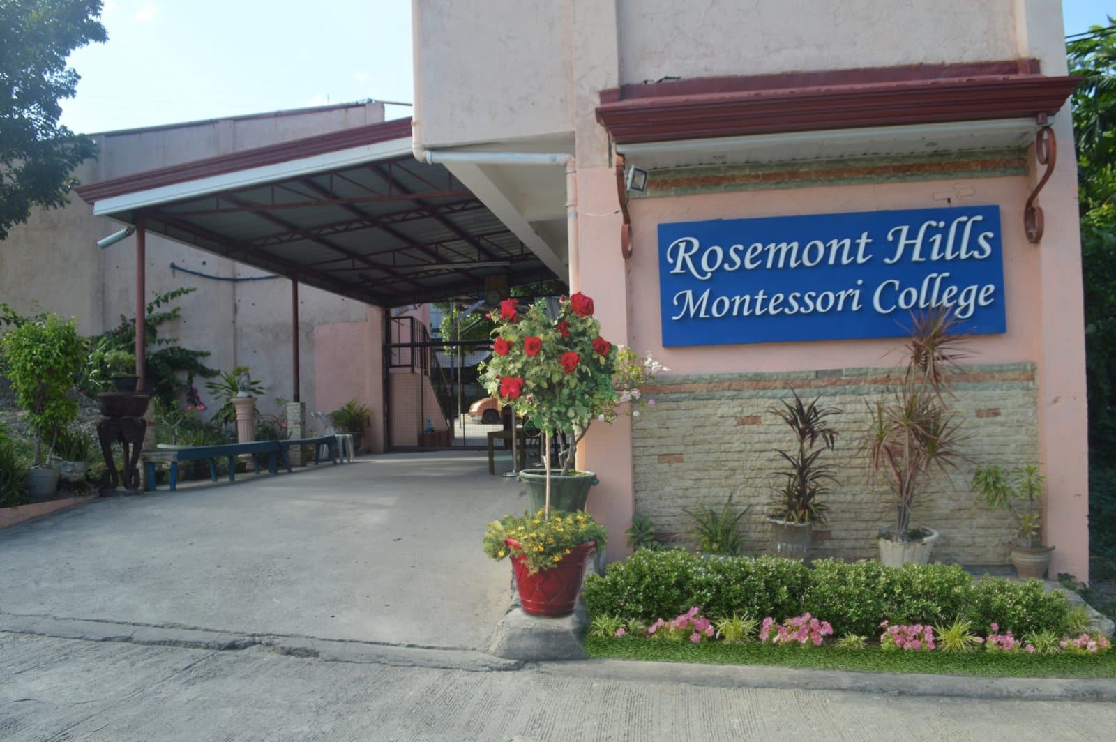 RHMC legacy photo: Front campus facade and entry area